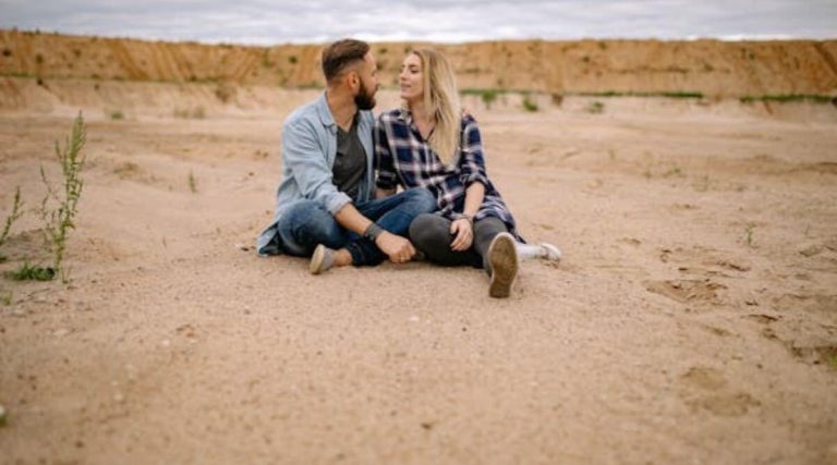 Navigating Ghosting in the Digital Dating Age: Strategies for Resilience and Growth
