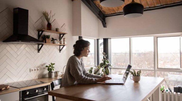 The Mental Health Benefits of Keeping a Journal: Unleashing the Power of Self-Reflection and Emotional Well-being